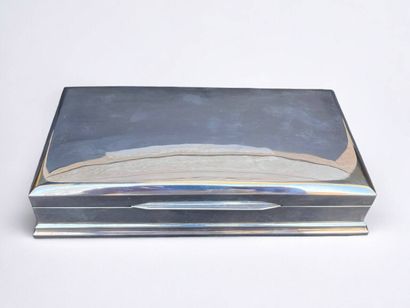 Silver box. Burr wood interior.
Foreign work....