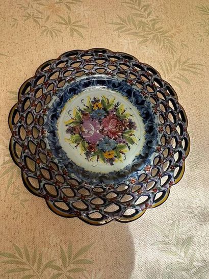 Miscellaneous earthenware including dishes,...