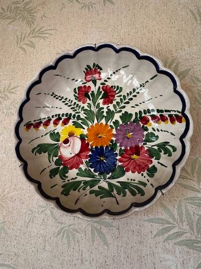 Miscellaneous earthenware including dishes,...