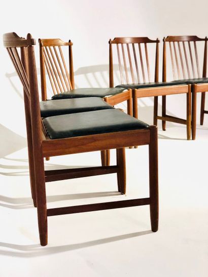 Edition BREOX
Suite de cinq chaises en bois...
