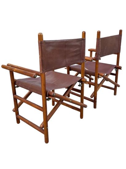 Paire de fauteuils pliables en bois et cuir....