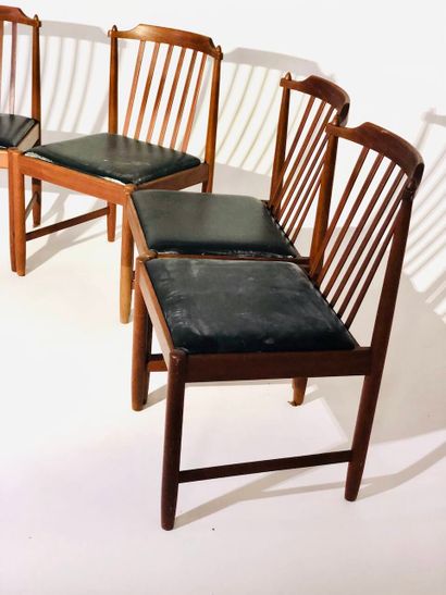 Edition BREOX
Suite de cinq chaises en bois...