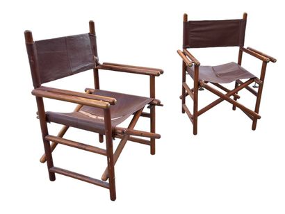 Paire de fauteuils pliables en bois et cuir....