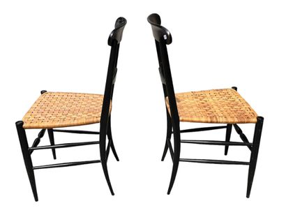 Paire de chaises en bois noirci et assise...