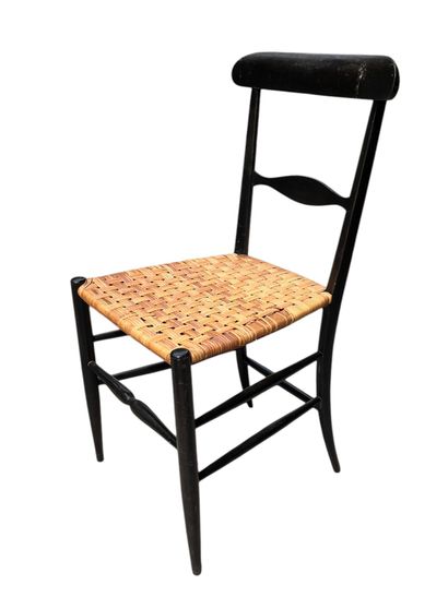 Paire de chaises en bois noirci et assise...
