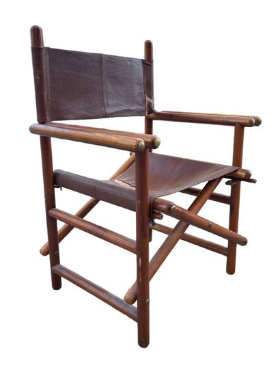 Paire de fauteuils pliables en bois et cuir....
