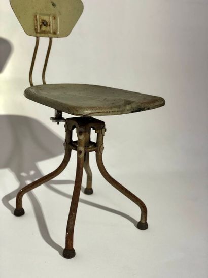 Henri LIBER (XX)
Chaise industrielle modèle...