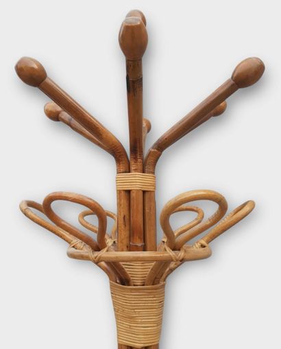 Rattan coat rack
H: 210 cm