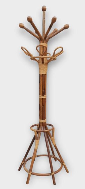Rattan coat rack
H: 210 cm