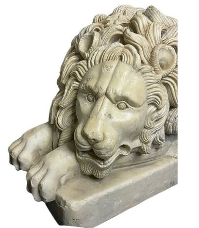 Monumental lion in white Carrara marble
This...