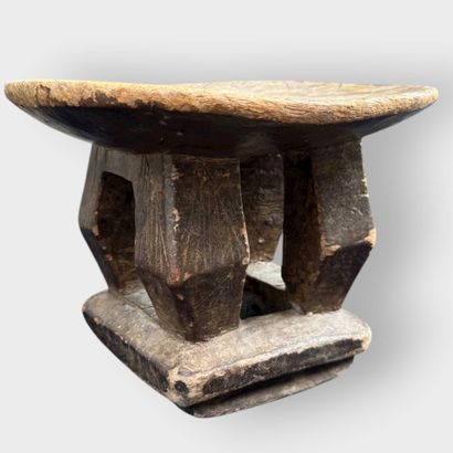 Wooden stool
Mali
19 x 25.5 x 22 cm
Expert...