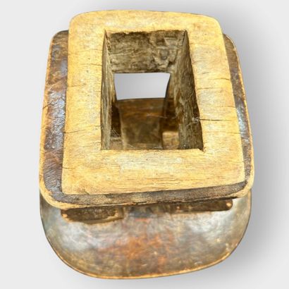 Wooden stool
Mali
19 x 25.5 x 22 cm
Expert...