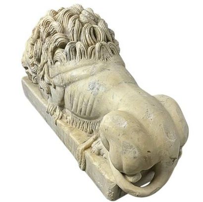 Monumental lion in white Carrara marble
This...