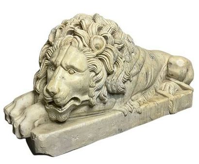Monumental lion in white Carrara marble
This...