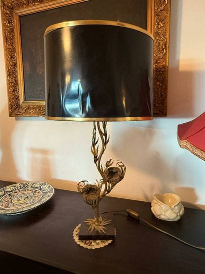 Lampe en métal, fût à décor de chardons en...