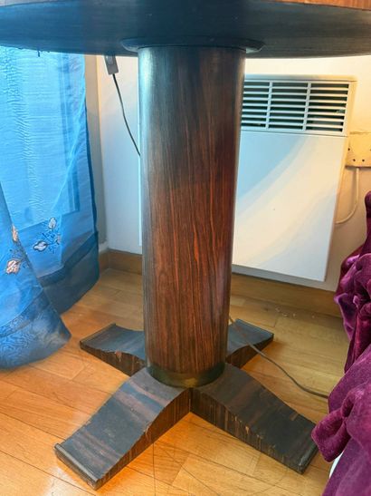 Circular Art Deco pedestal table in macassar...
