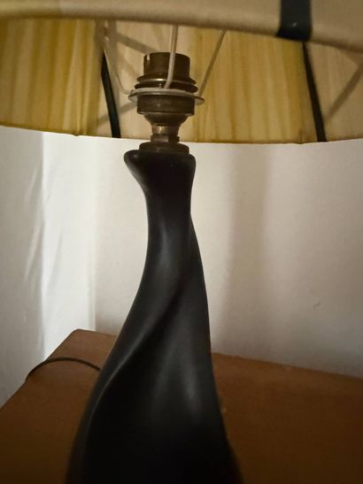 Lamp with black ceramic shade and base.
H....