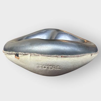 LONGCHAMP
Pipe ashtray in black glazed ceramic,...