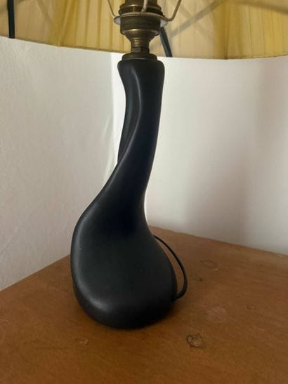 Lamp with black ceramic shade and base.
H....