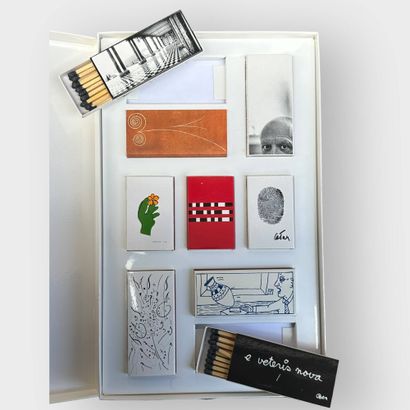 Coffret comprenant 9 pochettes d'allumettes...