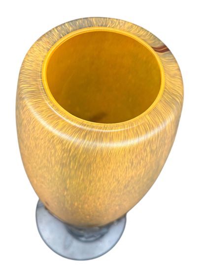 VIANNE
Shell lamp in marbled orange and speckled...