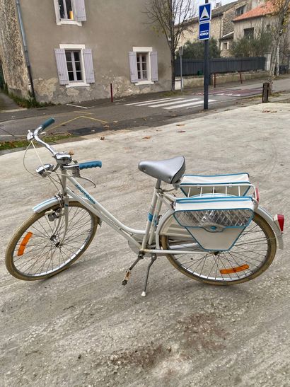 André COURRÈGES (1923-2016) for PEUGEOT
Bike...