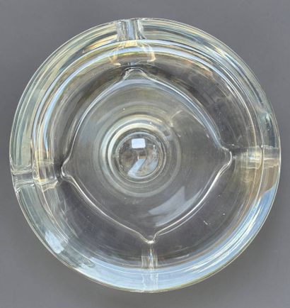 DAUM 
Glass ice bucket.
Signed below.
23...