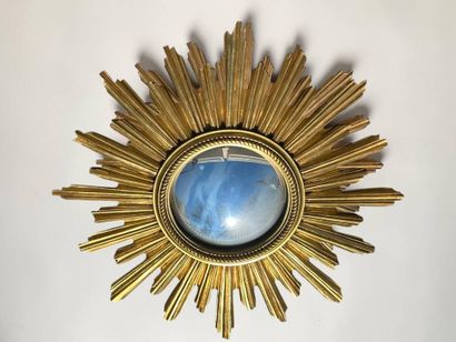 Witch mirror in gilded resin
D. 58 cm