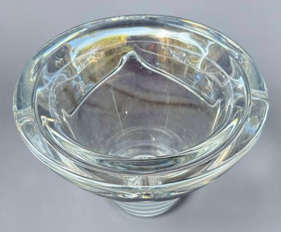 DAUM 
Glass ice bucket.
Signed below.
23...