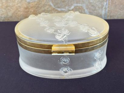 LALIQUE
Moulded glass box model Coppelia
Brand
8.5...