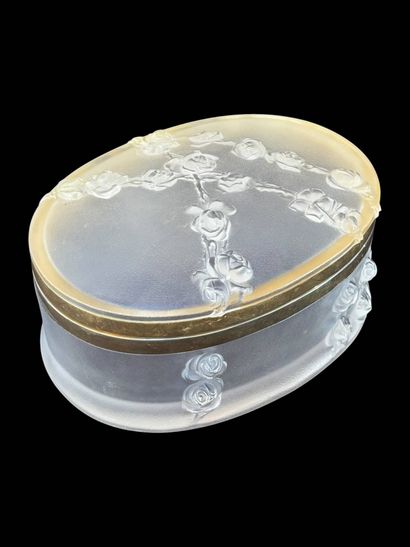 LALIQUE
Moulded glass box model Coppelia
Brand
8.5...