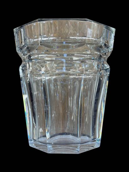 BACCARAT
Cut crystal vase
Mark 
H: 23 cm...