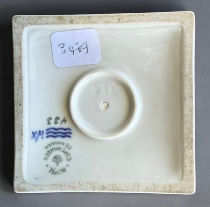 ROYAL COPENHAGEN 
Columned subject in polychrome...