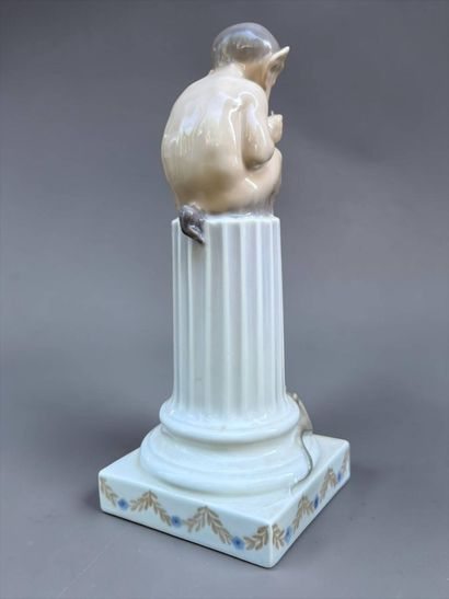 ROYAL COPENHAGEN 
Columned subject in polychrome...
