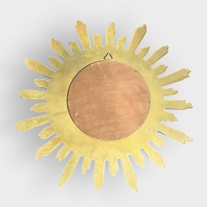 Witch mirror in gilded resin
D. 58 cm