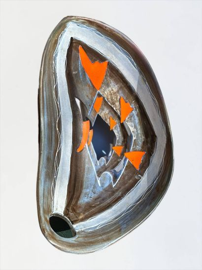 LUC Vallauris 
Free-form bowl in grey and...