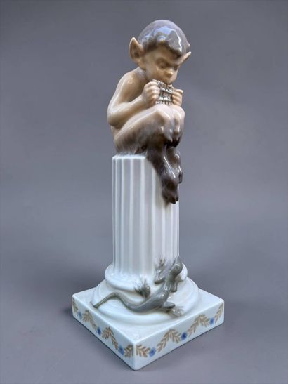 ROYAL COPENHAGEN 
Columned subject in polychrome...
