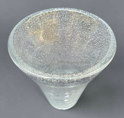 DAUM
Glass vase in bubble glass
Signed 
H:...