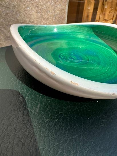 ELCHINGER
Set of two free-form bowls in white...