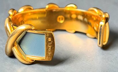 HERMÈS
Rigid gold-plated metal and blue leather...