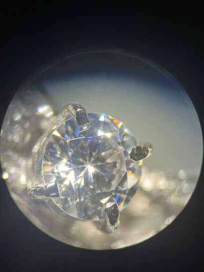 Brooch in 750 °/°° (18 k) white gold with...