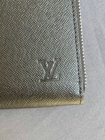 Louis VUITTON
Horizontal ZIPPY wallet in...