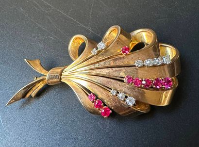 Spraying brooch in 750°/°° (18 k) yellow...