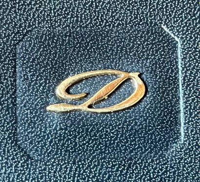 S. T. DUPONT Paris
Blue smooth leather wallet....
