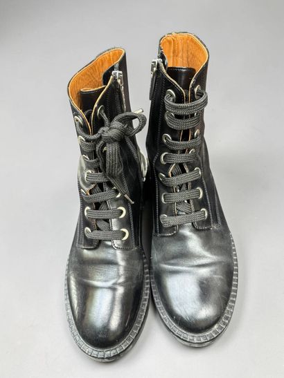 Lot including : 
-Zadig et Voltaire: pair...