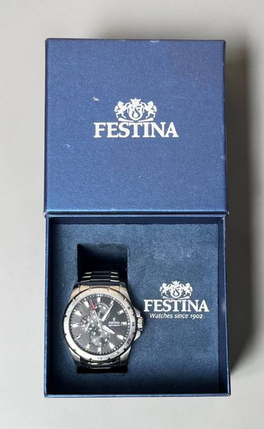 Lot of watches and sunglasses including :
-Smart...