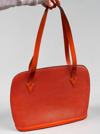 Louis VUITTON
Shoulder bag 