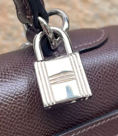 HERMÈS
Rigid Kelly model handbag in chocolate...