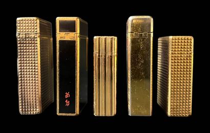 S.T. DUPONT
Set of 5 lighters, including...