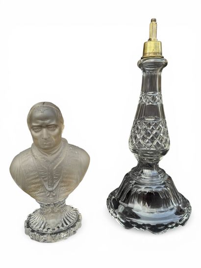 Set including a cut crystal lamp base in...